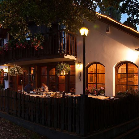 Lovecky Hotel Jivak Loučeň Exteriör bild