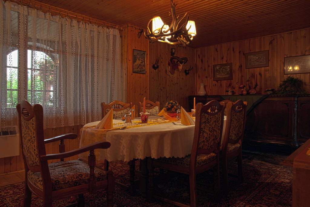 Lovecky Hotel Jivak Loučeň Exteriör bild