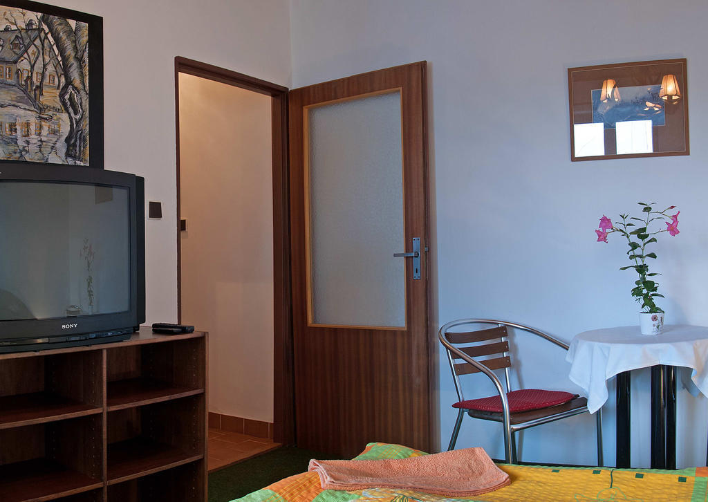 Lovecky Hotel Jivak Loučeň Rum bild