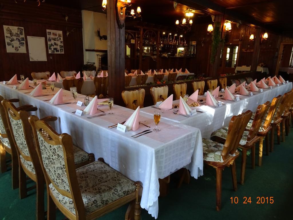 Lovecky Hotel Jivak Loučeň Exteriör bild