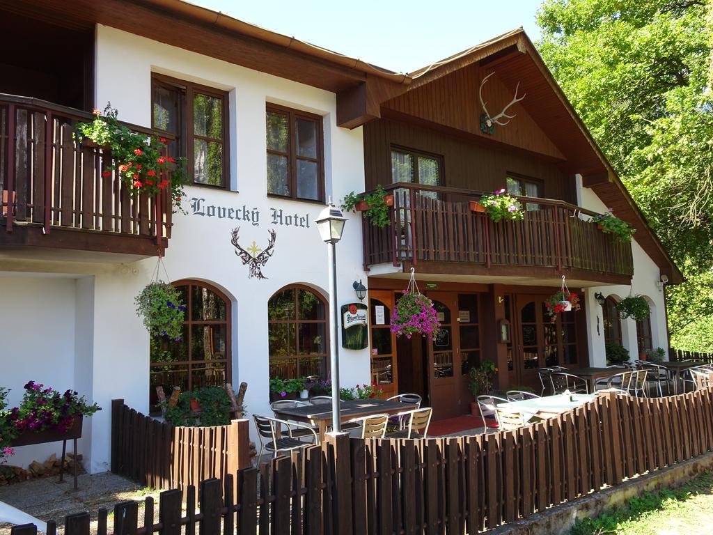 Lovecky Hotel Jivak Loučeň Exteriör bild