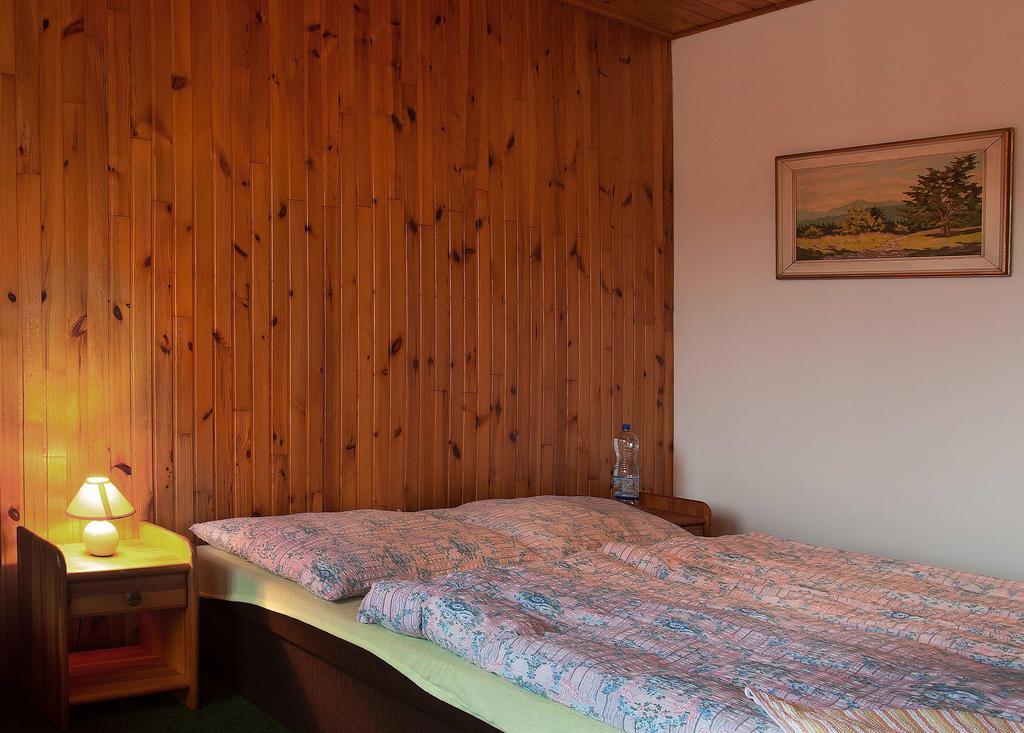 Lovecky Hotel Jivak Loučeň Rum bild