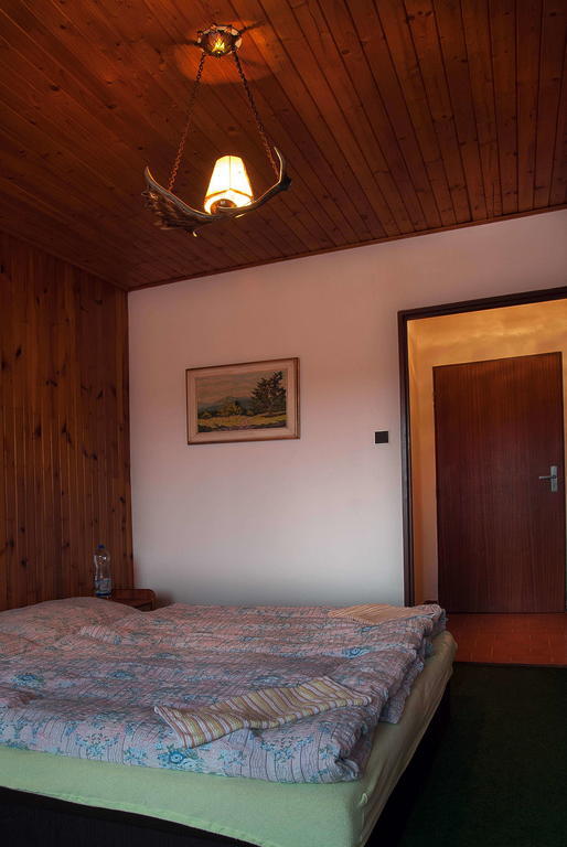 Lovecky Hotel Jivak Loučeň Rum bild
