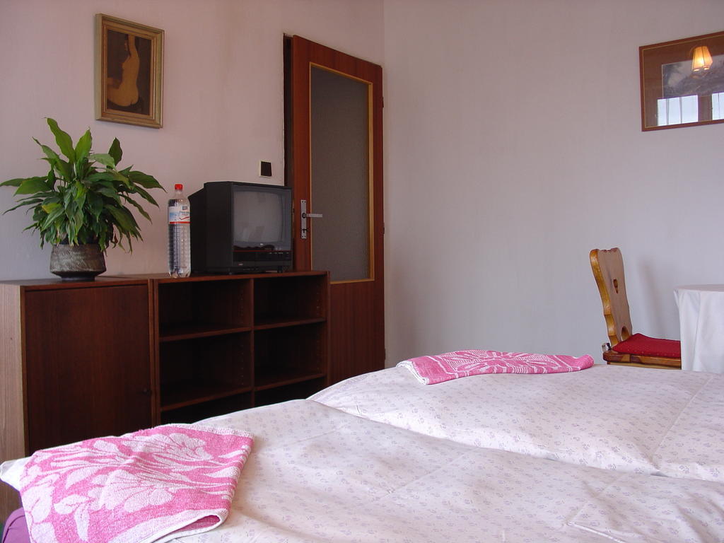 Lovecky Hotel Jivak Loučeň Exteriör bild