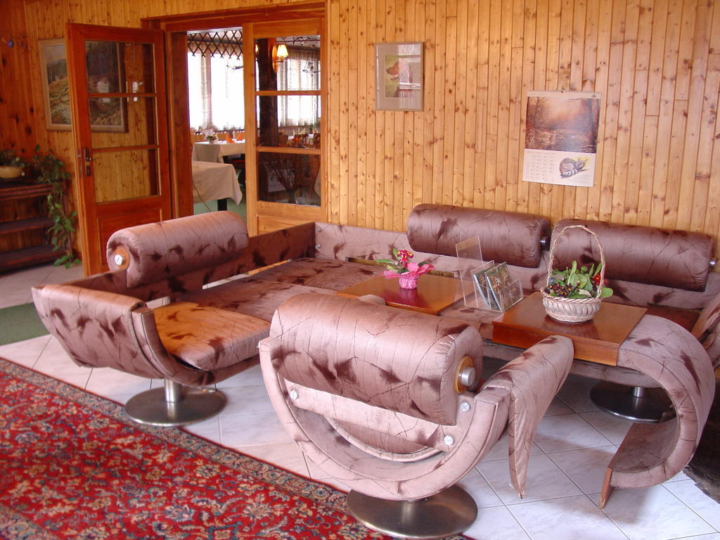 Lovecky Hotel Jivak Loučeň Exteriör bild