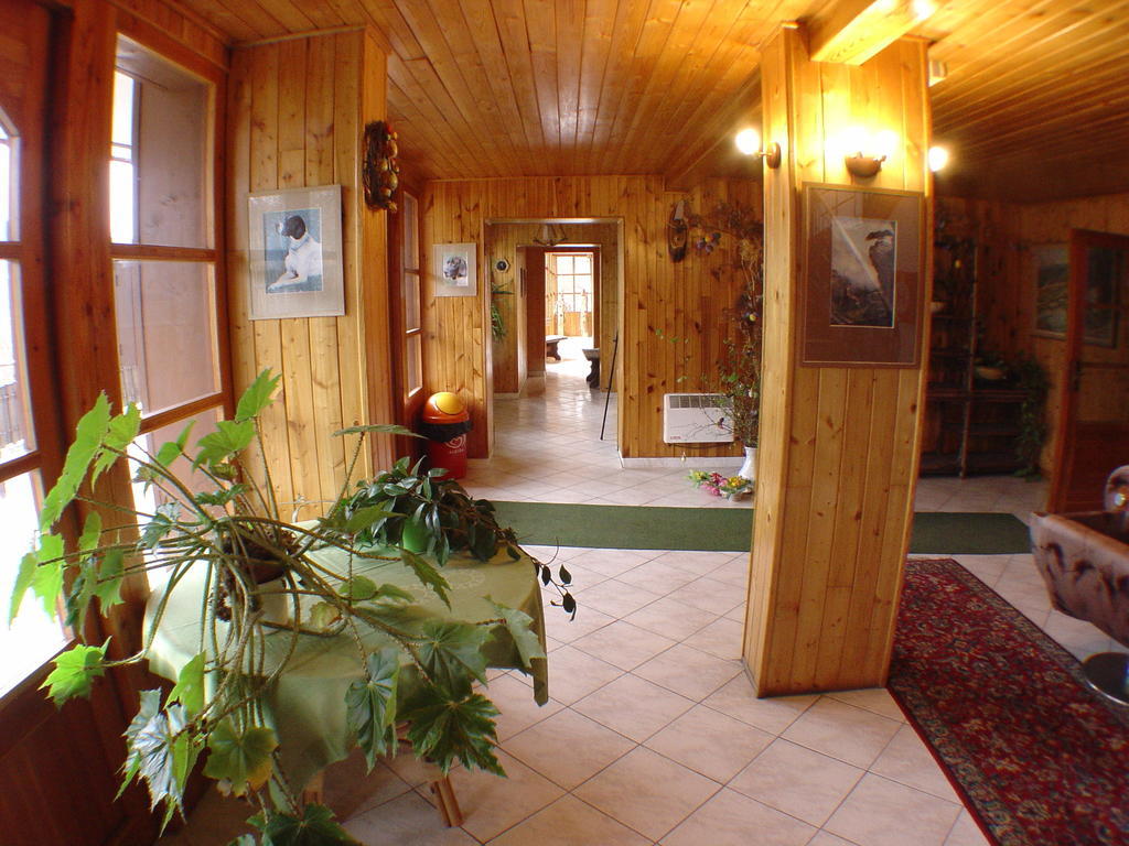 Lovecky Hotel Jivak Loučeň Exteriör bild