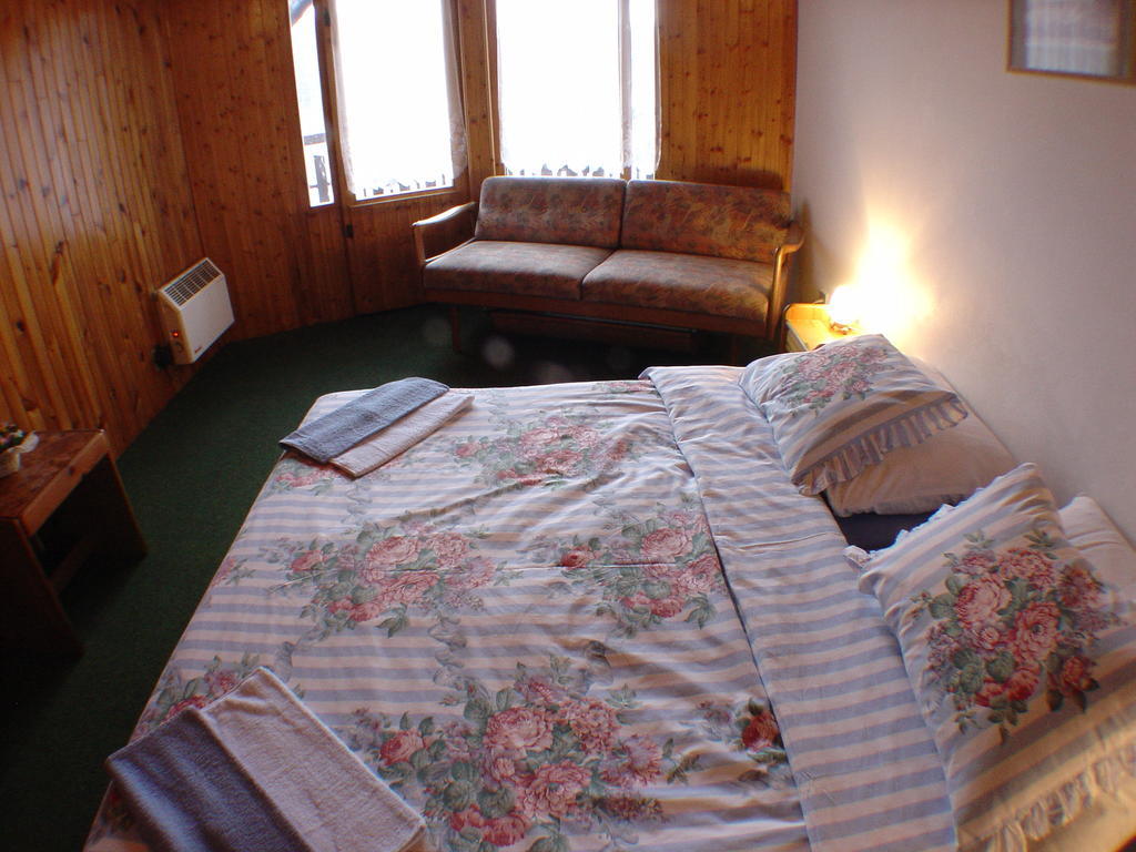 Lovecky Hotel Jivak Loučeň Exteriör bild